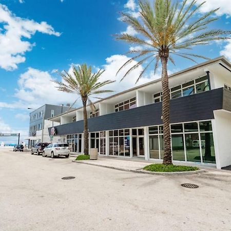 The Purple Pelican Beachfront With Ocean Balcony Unit 1 Форт Лодърдейл Екстериор снимка