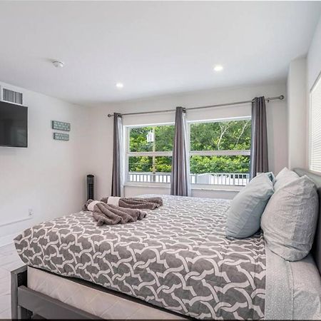 The Purple Pelican Beachfront With Ocean Balcony Unit 1 Форт Лодърдейл Екстериор снимка