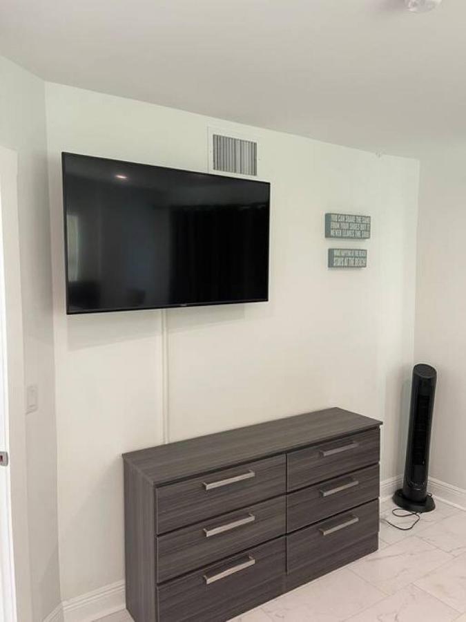 The Purple Pelican Beachfront With Ocean Balcony Unit 1 Форт Лодърдейл Екстериор снимка