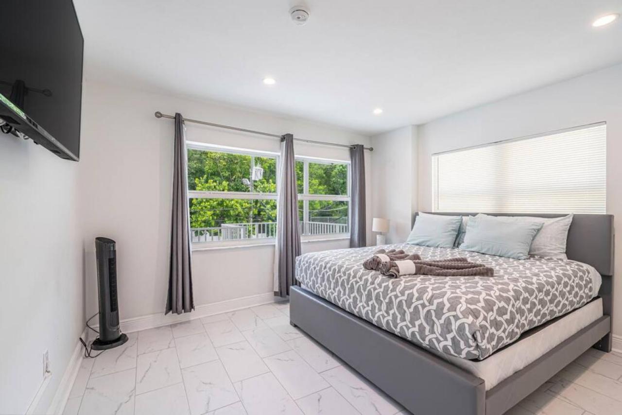 The Purple Pelican Beachfront With Ocean Balcony Unit 1 Форт Лодърдейл Екстериор снимка