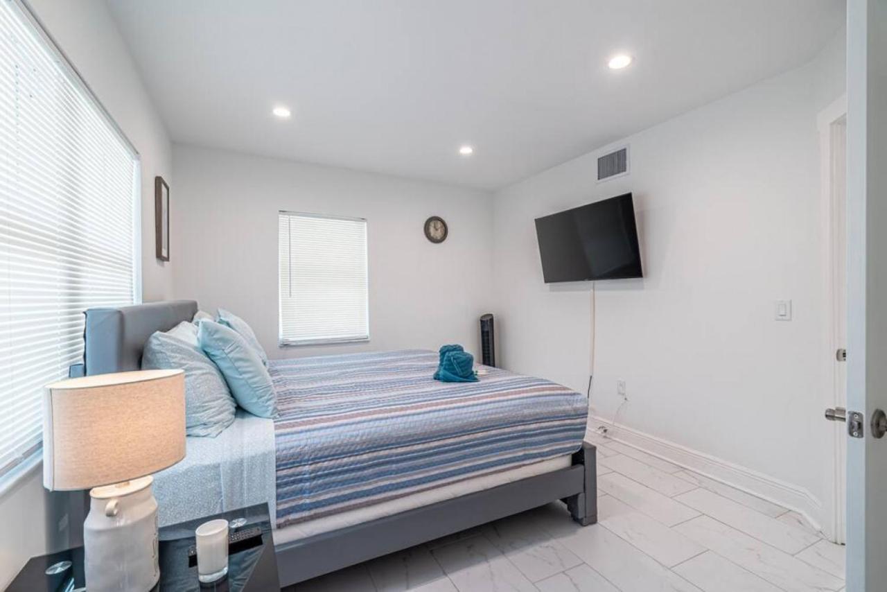 The Purple Pelican Beachfront With Ocean Balcony Unit 1 Форт Лодърдейл Екстериор снимка