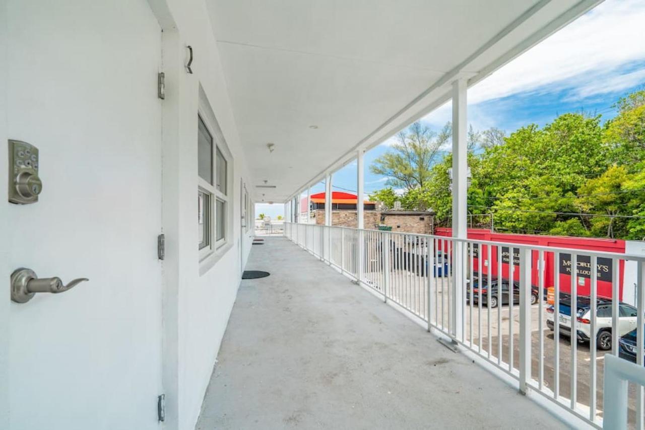 The Purple Pelican Beachfront With Ocean Balcony Unit 1 Форт Лодърдейл Екстериор снимка